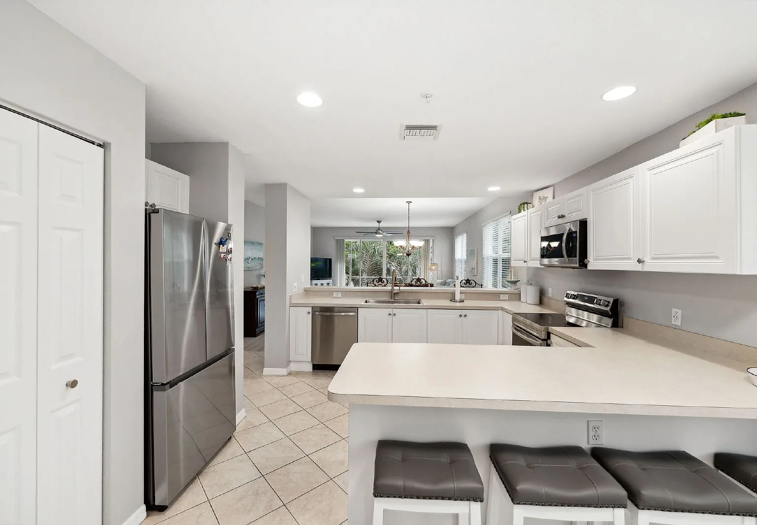 3 bed, 2.0 bath, 1674 sqft, $6,500 — Photo 3