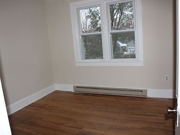 5th image of 215 S Commerce St APT 3