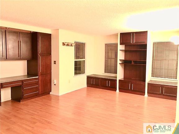 5th image of 27 E Wycoff Way Unit 27