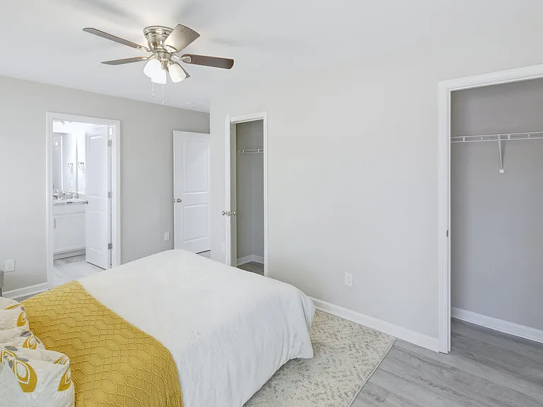 122 Thompson St — Photo 37