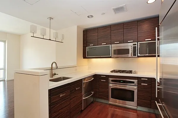 Rented by WIRE International Realty | media 26