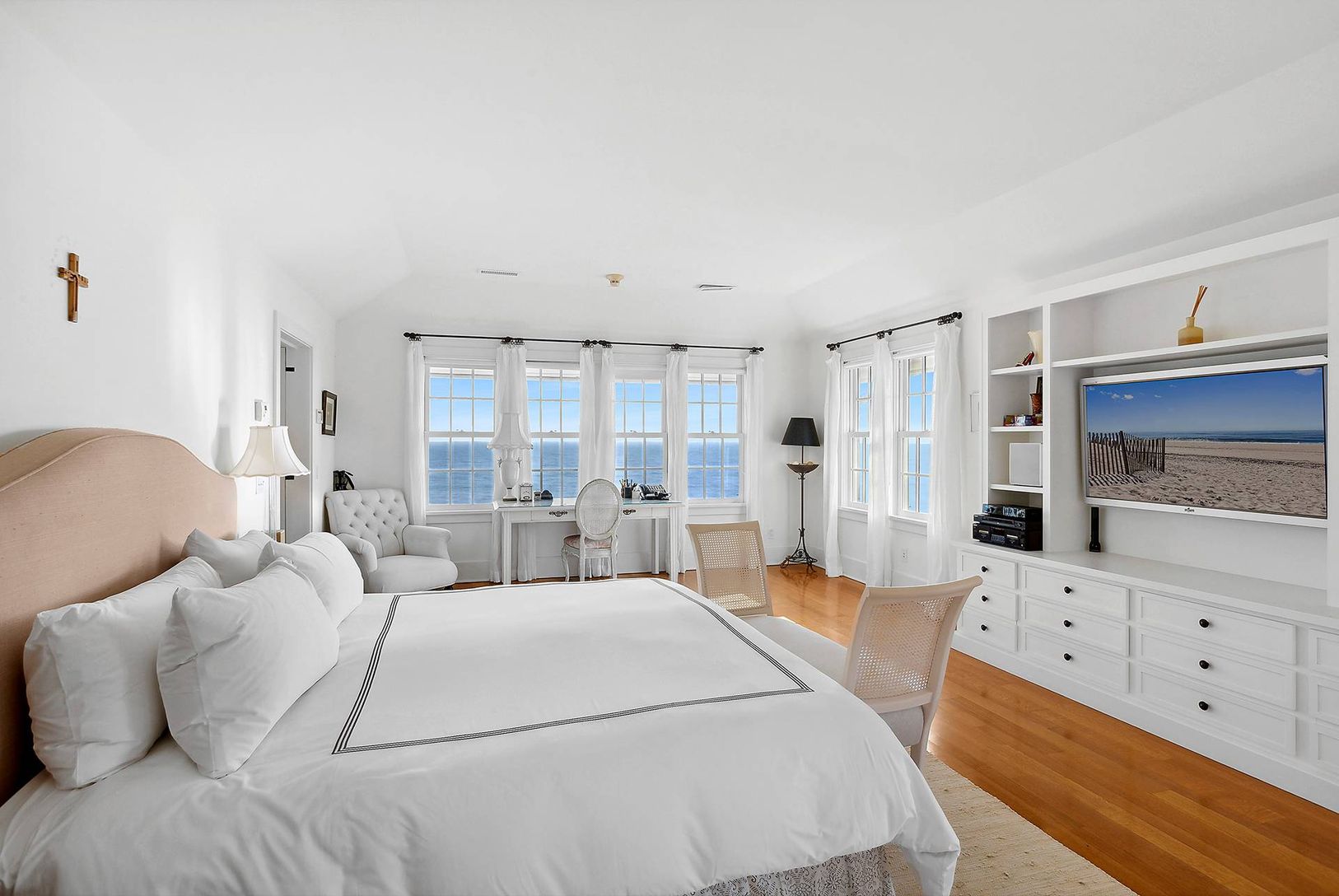  Large Primary Bedroom Suite
