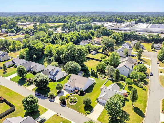 3rd image of 2946 Barksdale Dr