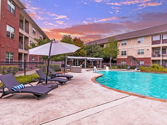 3rd image of 600 Woodbridge Pkwy APT 232