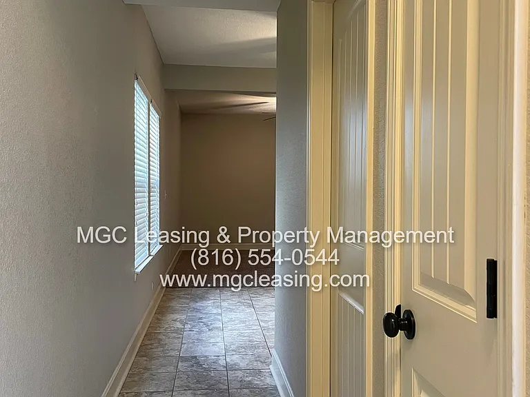 2216 SW Suncatcher Rd — Photo 2