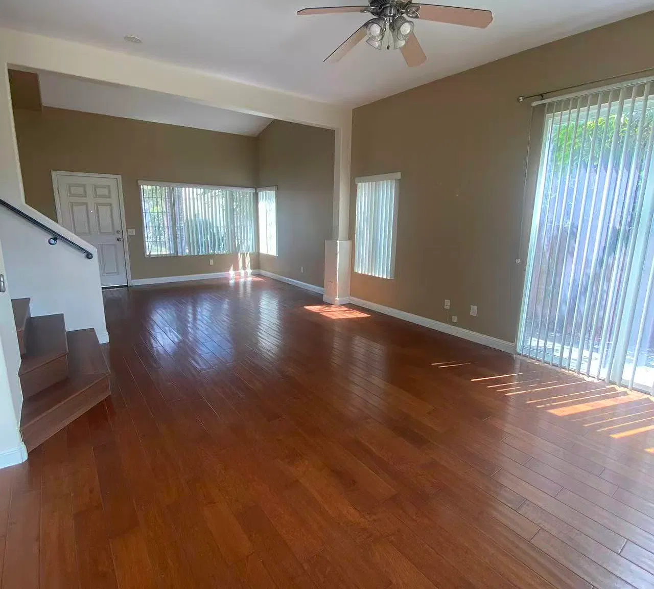 4 bed, 2.5 bath, 1684 sqft, $3,300 — Photo 3