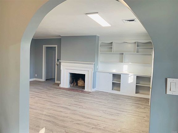 5th image of 87 W Suffolk Ave