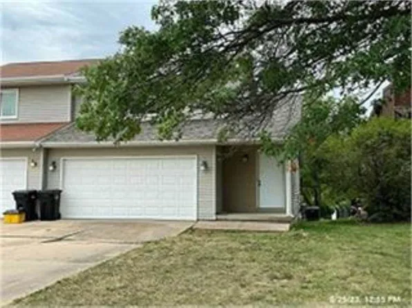 1452 Eastview Dr, Coralville, IA 52241