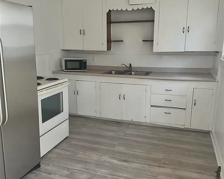 2306 Avenue M — Photo 3