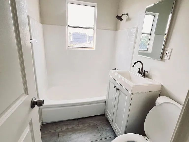 10626 S Budlong Ave — Photo 5