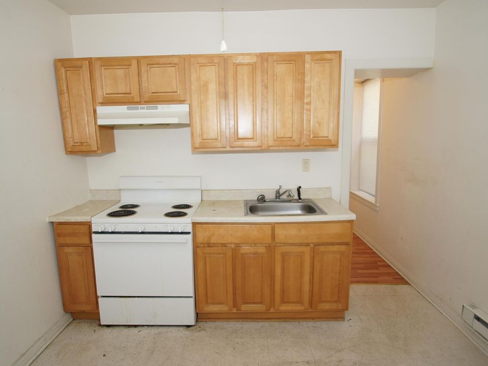 1st image of 2437 W Jefferson St #1