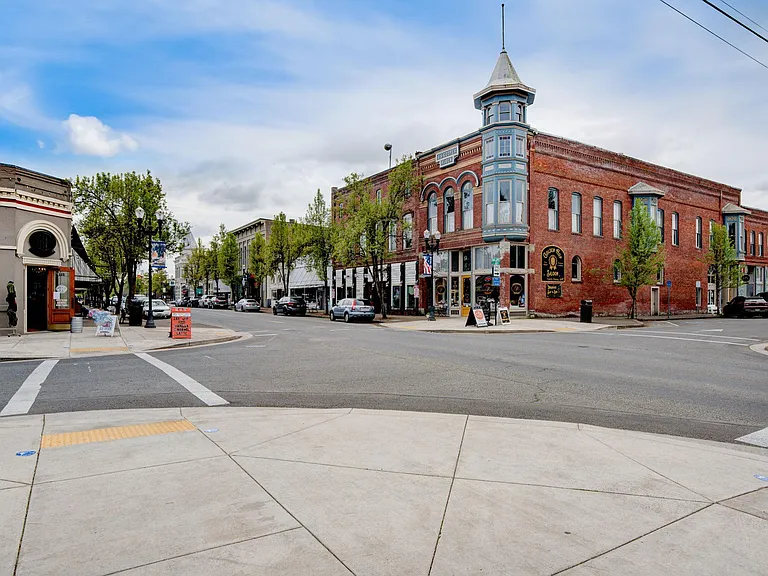 Main Street, Independence