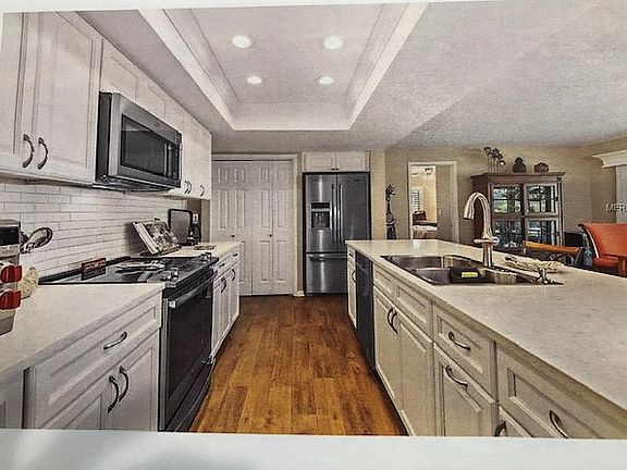 4th image of 2672 Countryclub Dr