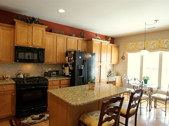 3rd image of 52416 Winchester St