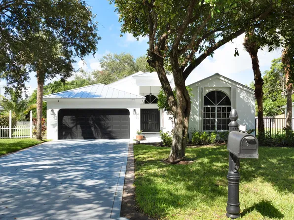 1100 Sea Grape Circle, Delray Beach, FL 33445