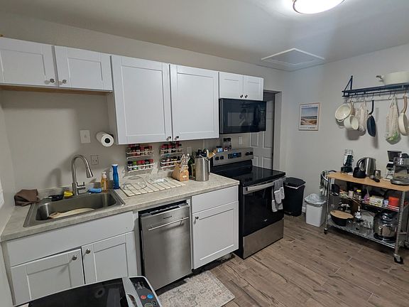 2nd image of 2323 Rush St #B-1