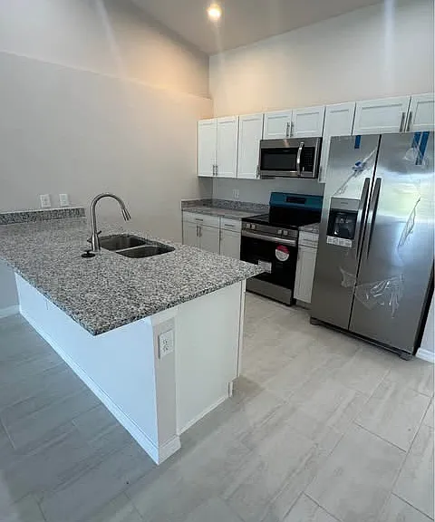 606 SE 8th St — Photo 3