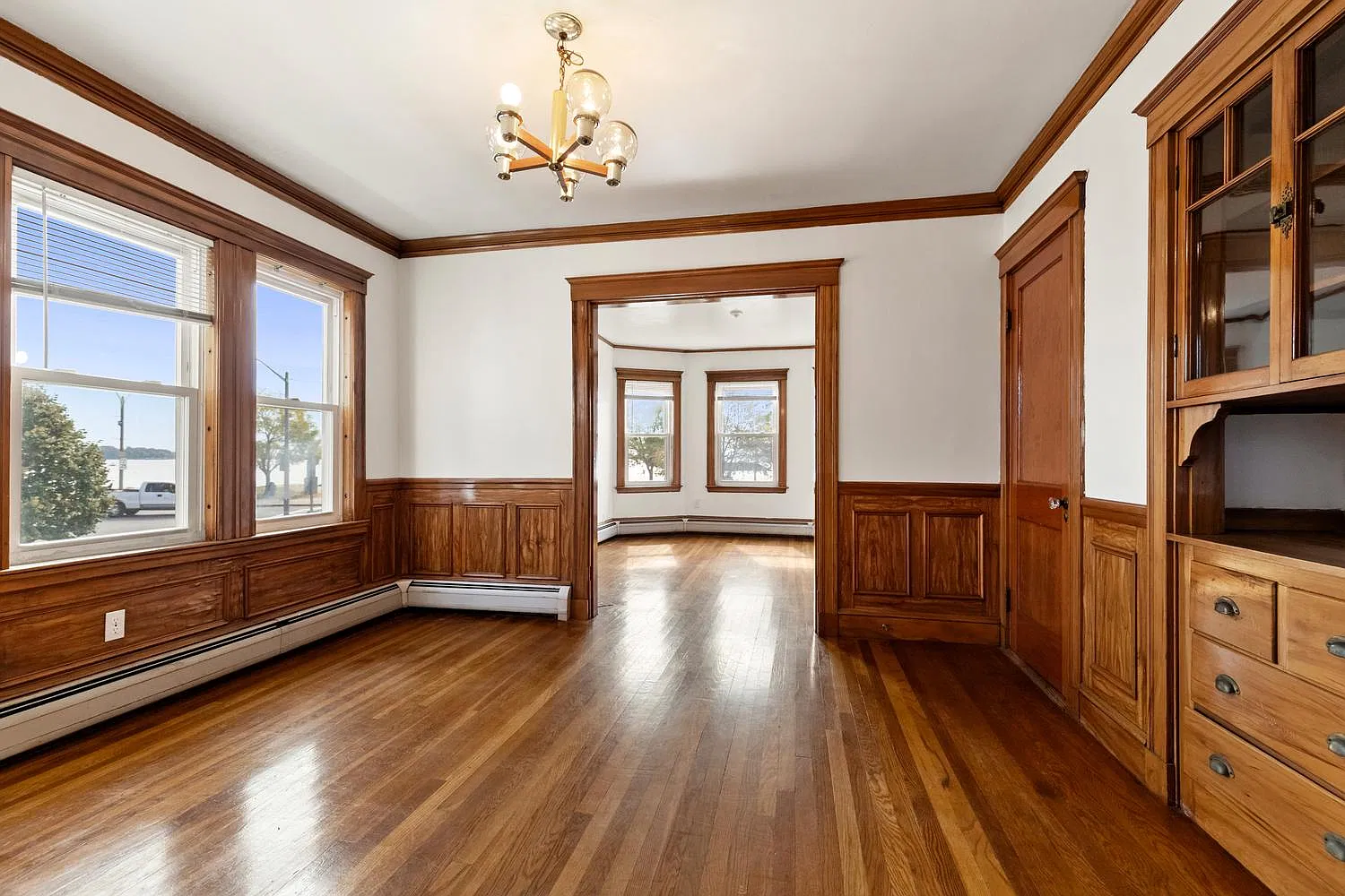 3 bed, 1300 sqft, $4,700 — Photo 2