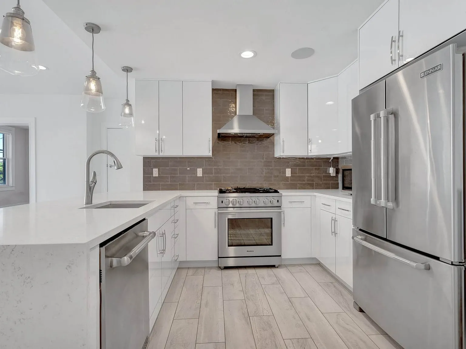 2 bed, $3,800 — Photo 1