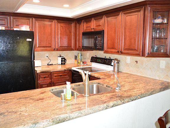 5th image of 7432 Oxford Cir