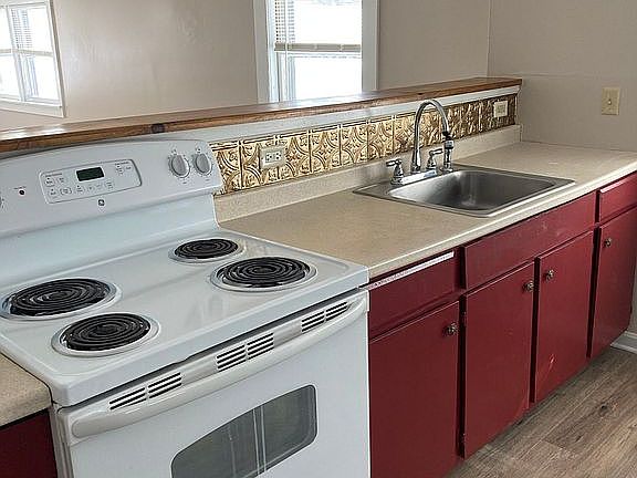 Apt 1 (downstairs) Kitchen