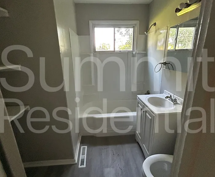 5707 E 40th St — Photo 10