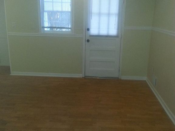 4th image of 728 Oak Hill Cir
