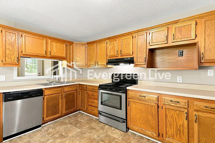 1556 20th Ave — Photo 3