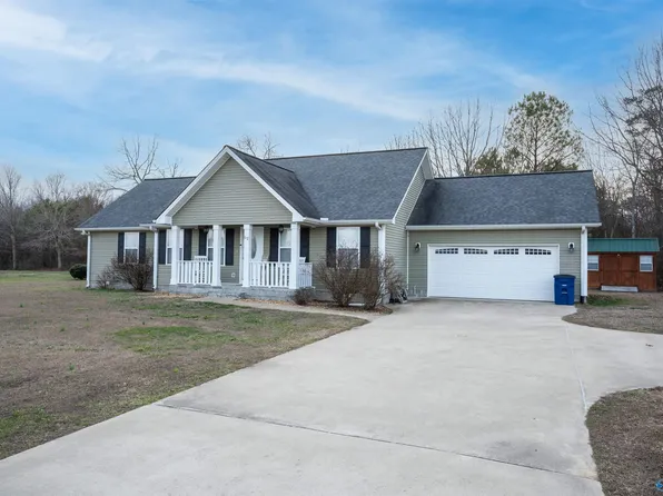 52 Craten Dr, Rainsville, AL 35986