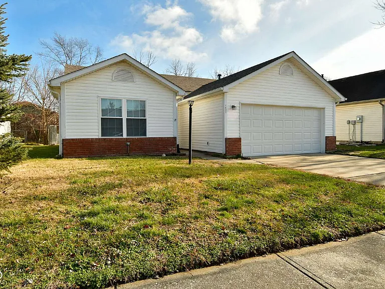 1431 Sanner Dr — Photo 2