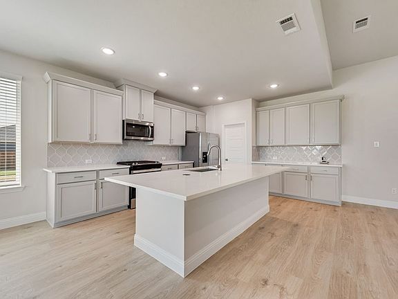 3rd image of 617 Marcus Ln