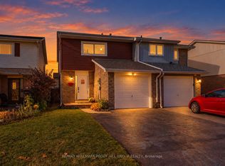 16 Christie Cres, Barrie, ON L4N 4W8