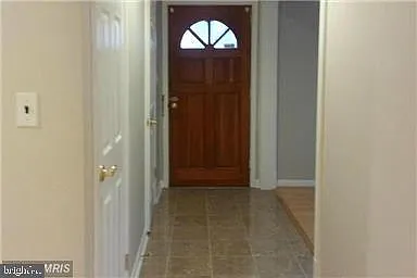 4 bed, 2.5 bath, 2498 sqft, $4,000 — Photo 2