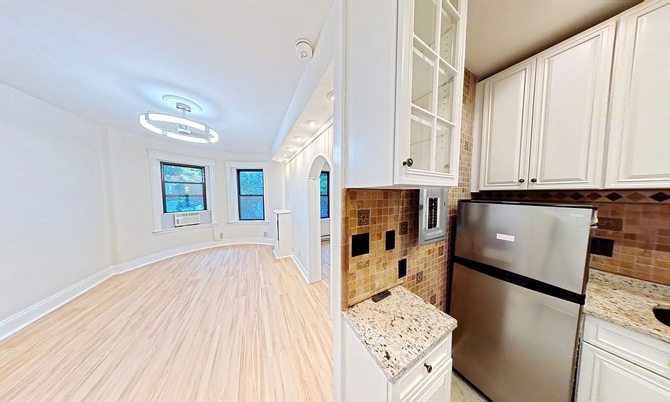 1st image of 40 Winchester St APT 8