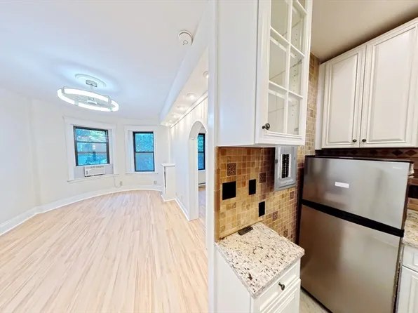 40 Winchester St APT 8, Brookline, MA 02446