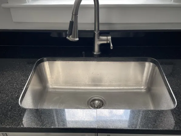 59 Riddell St #2, Greenfield, MA 01301