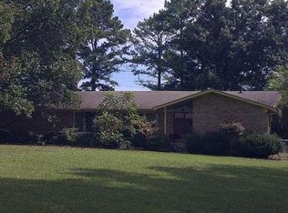 17 West Dr, Fayetteville, TN 37334