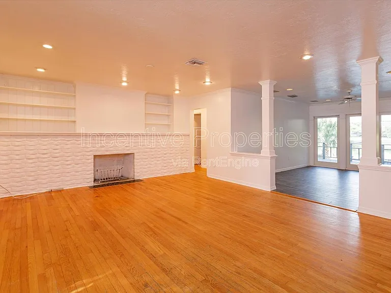 2916 Westchester Ave — Photo 7