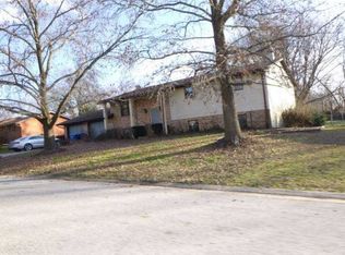 945 Olde Farm Rd, Troy, IL 62294