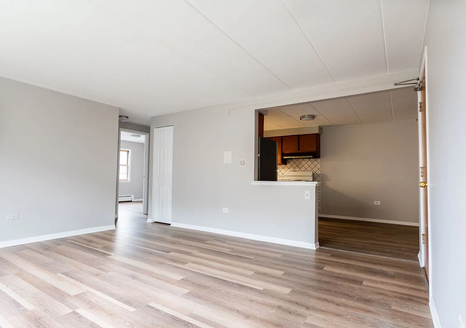 10935 S. Lloyd Dr. — Photo 2