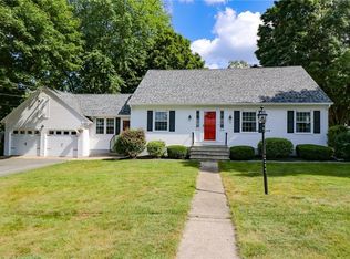 39 Cadoret Dr, Cumberland, RI 02864