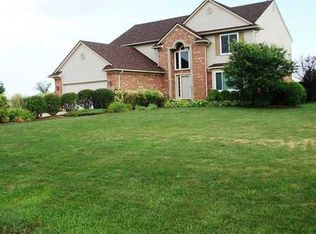 9021 N Pheasant Ridge Ln, Saline, MI 48176