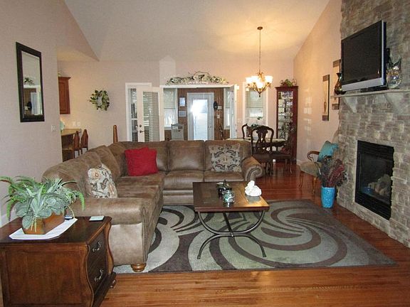 3rd image of 1219 Arrowhead Dr