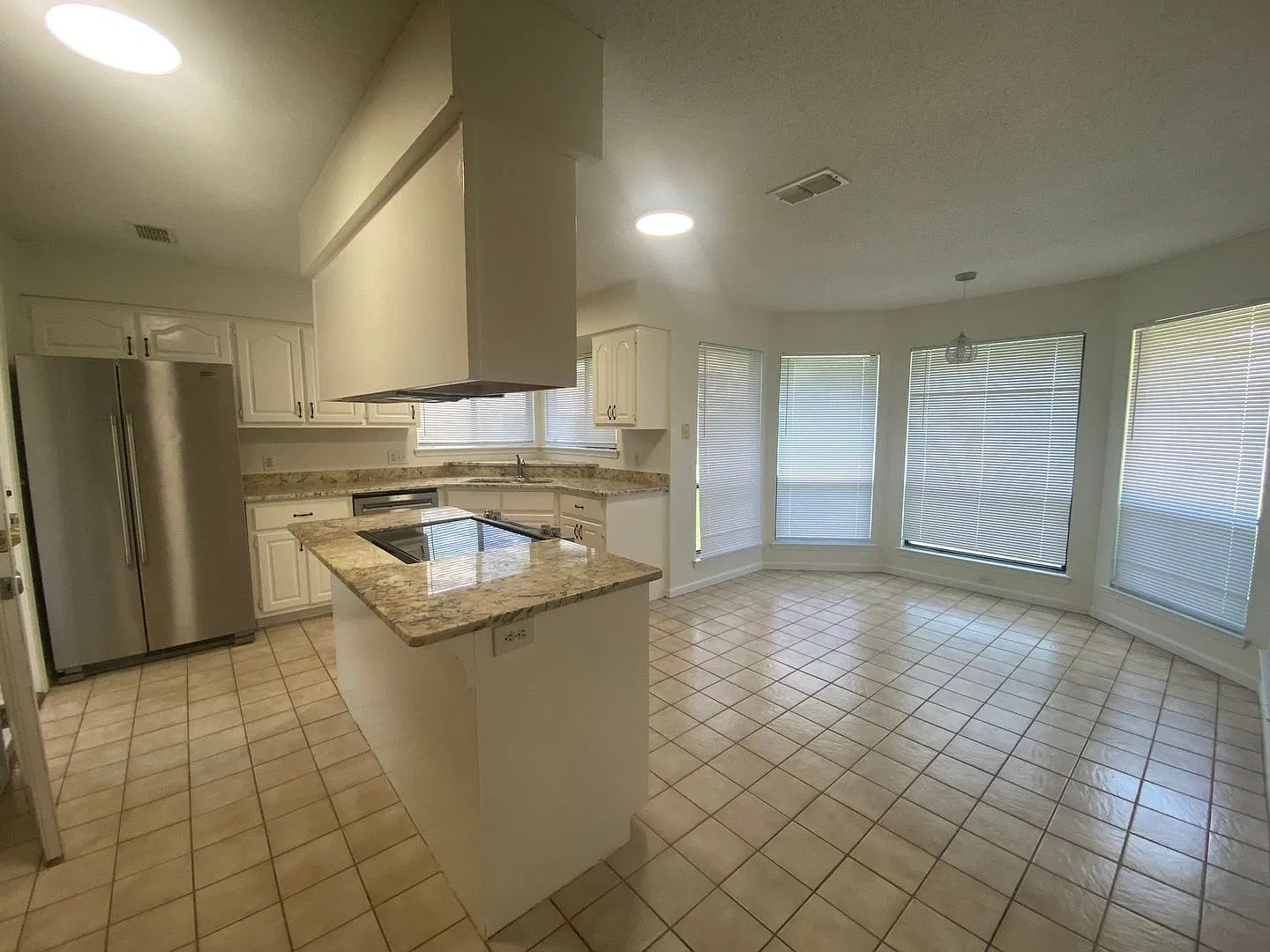 Expansive 3Bed/2Ba Home in a Cul-de-Sac Near Tyndall AFB! *1/2 OFF 1st Month's Rent!* + *Military... — Photo 4