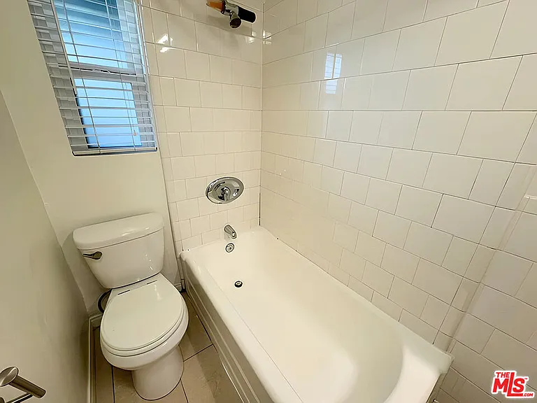 4360 1/2 Willow Brook Ave — Photo 14