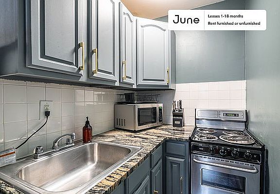 3rd image of 336 W 46th St APT 4F