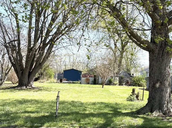1011 Crittenden St, Carlinville, IL 62626