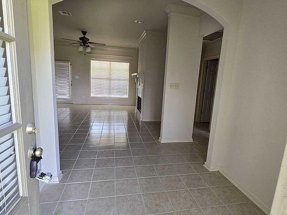 4th image of 212 Colchester Dr