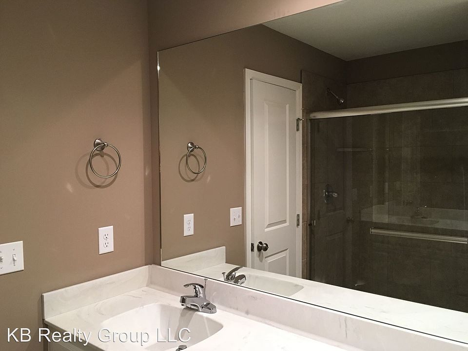 1st image of 1528 NE Erin Ct