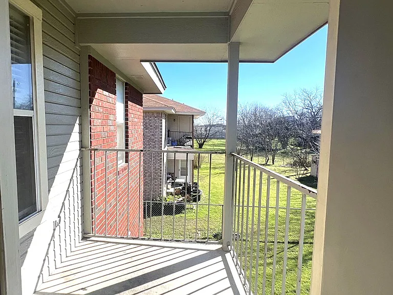 1008 Circle M Dr #D — Photo 32